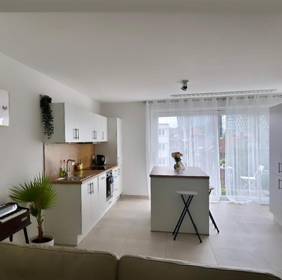 2 Bedrooms Luxury Apartment - Guillemins Liège Extérieur photo